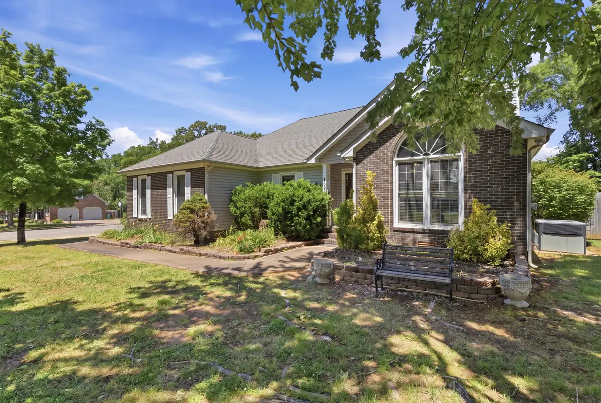 1334 Haynes Dr, Murfreesboro, TN 37129 - #1