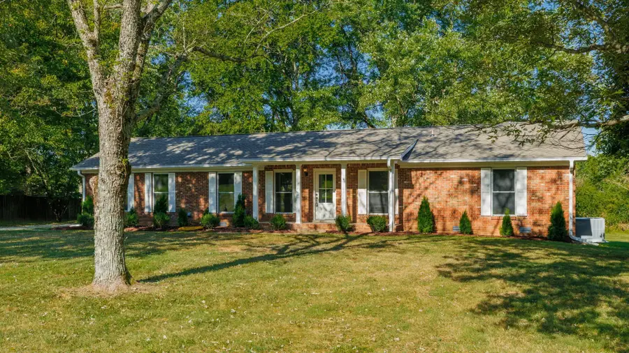 548 Hillside Ln, Gallatin, TN 37066 - #3