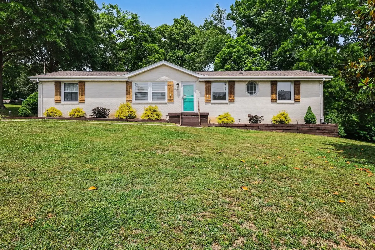 604 Dorothy Dr, Goodlettsville, TN 37072 - #1