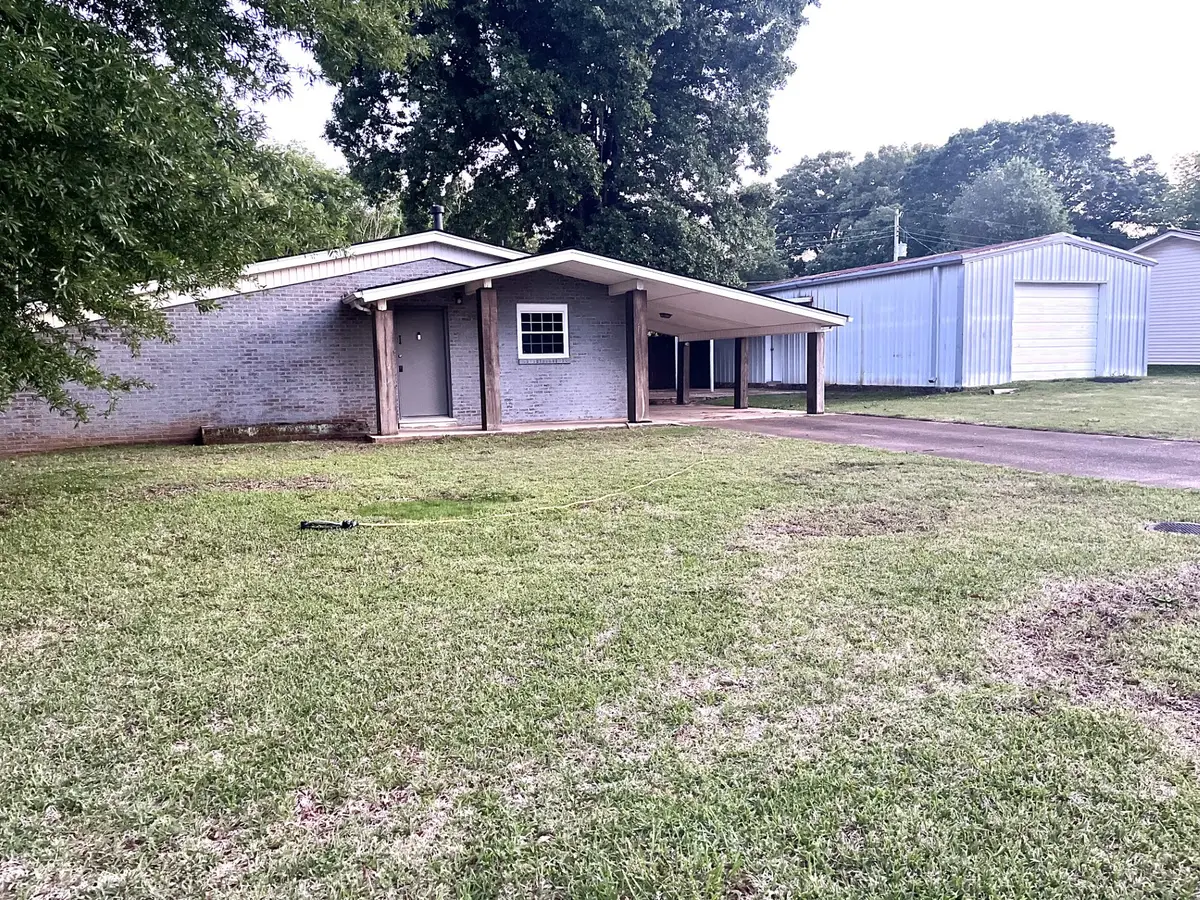 1612 Tennessee St, Sheffield, AL 35660 - #1