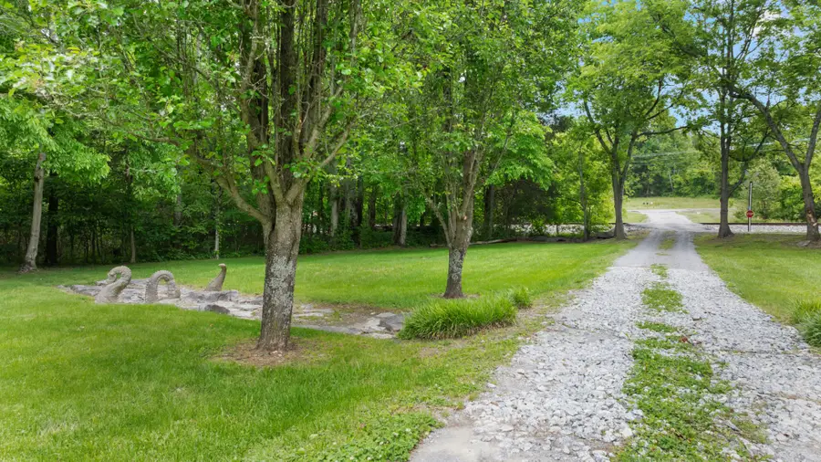 990 Bugscuffle Rd, Wartrace, TN 37183 - #2