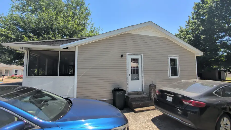 1305 Jones St, Dyersburg, TN 38024 - #3