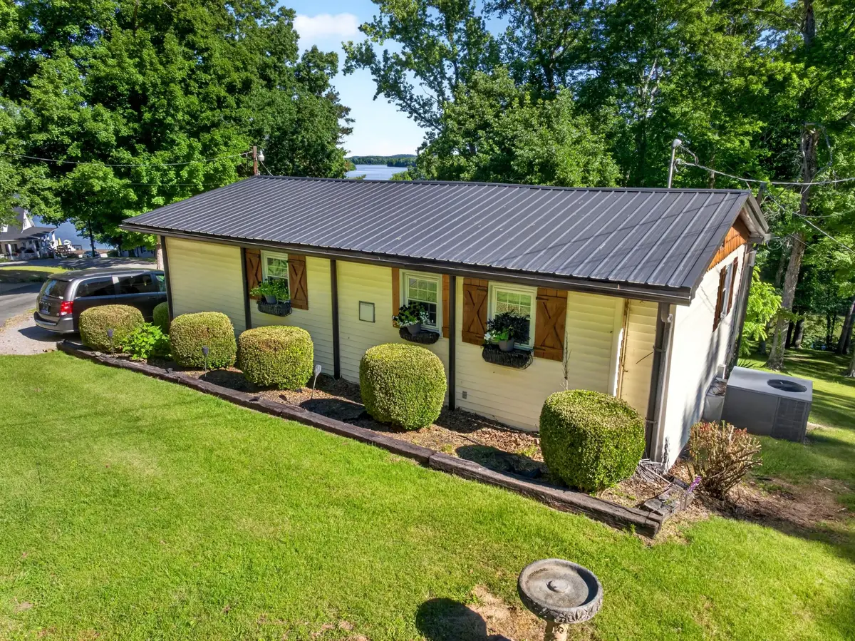 156 Lakeshore Cir, Bumpus Mills, TN 37028 - #1