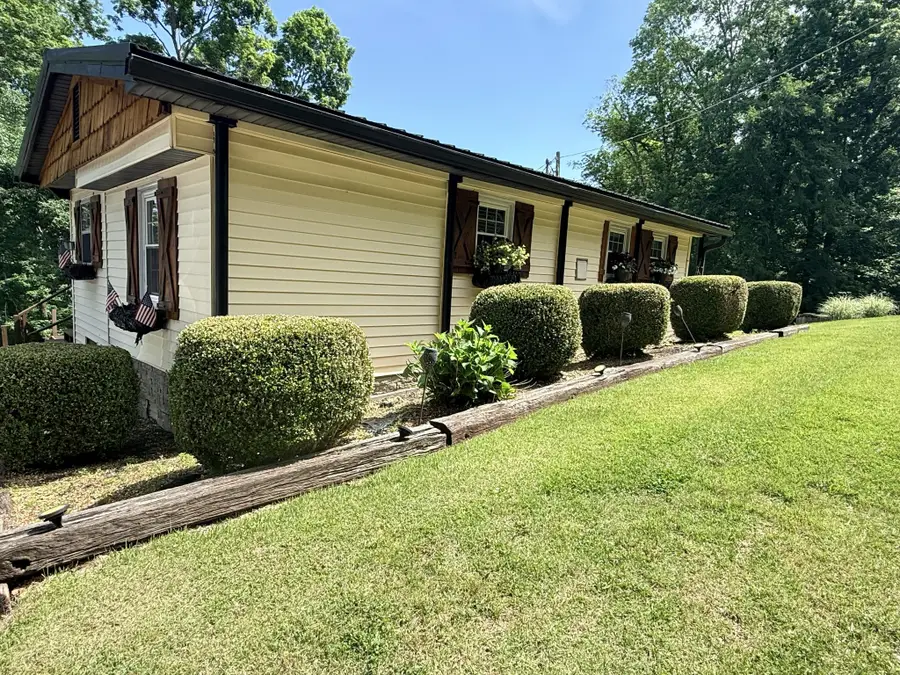 156 Lakeshore Cir, Bumpus Mills, TN 37028 - #2