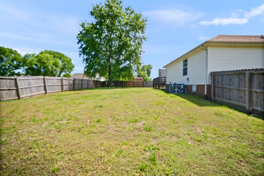 593 Oak Valley Dr, Clarksville, TN 37042 - #3