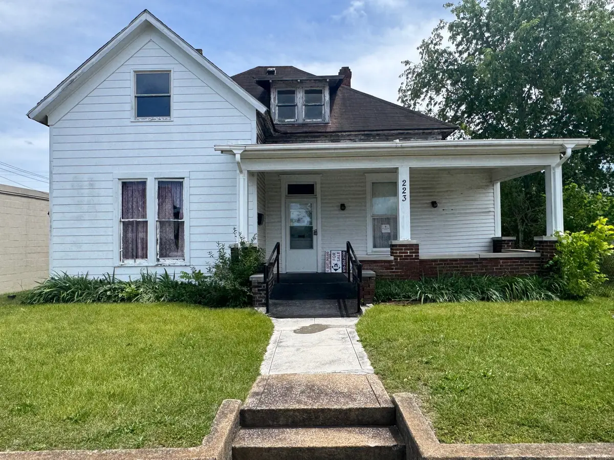 223 N Main St, Dickson, TN 37055 - #1