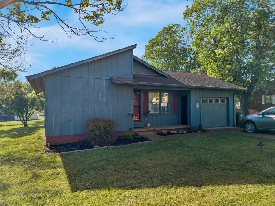 601 Courthouse View St, Lafayette, TN 37083 - #3