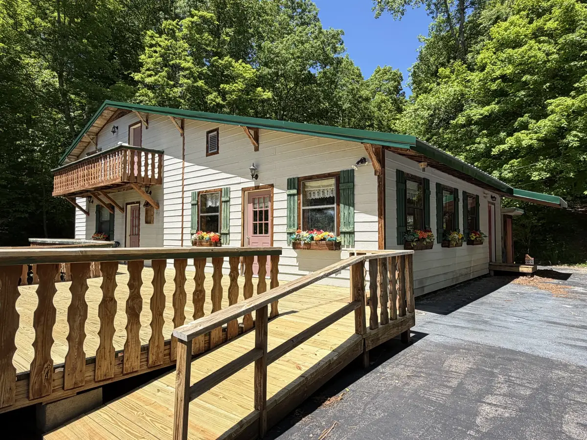 242 Cane Creek Rd, Hohenwald, TN 38462 - #1