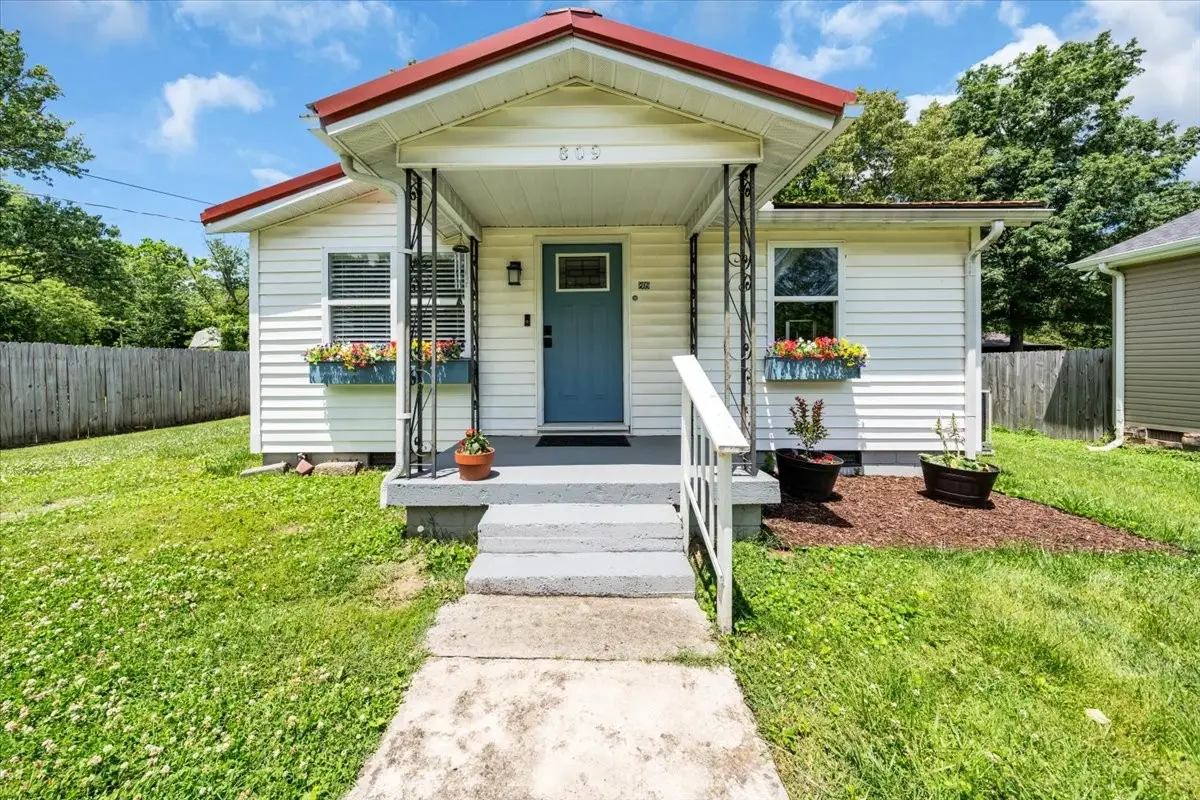 809 E Grizzard St, Tullahoma, TN 37388 - #1