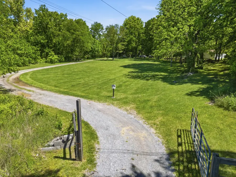 2561 Bell Rd, Watertown, TN 37184 - #3