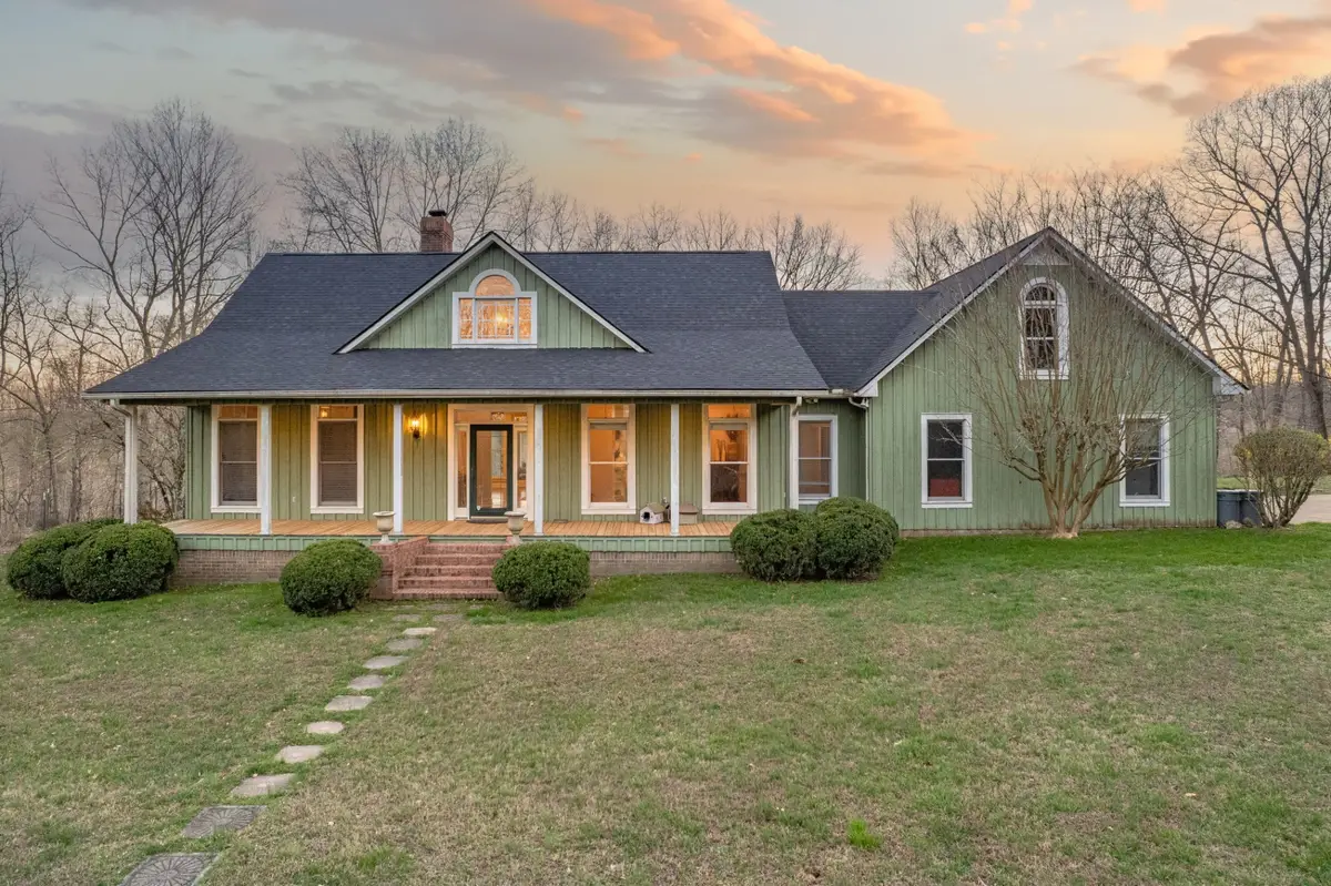 925 Bumpas Rd, Lawrenceburg, TN 38464 - #1