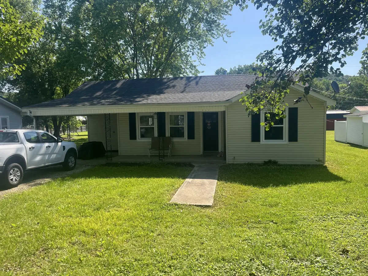 623 Walnut St, Waynesboro, TN 38485 - #1