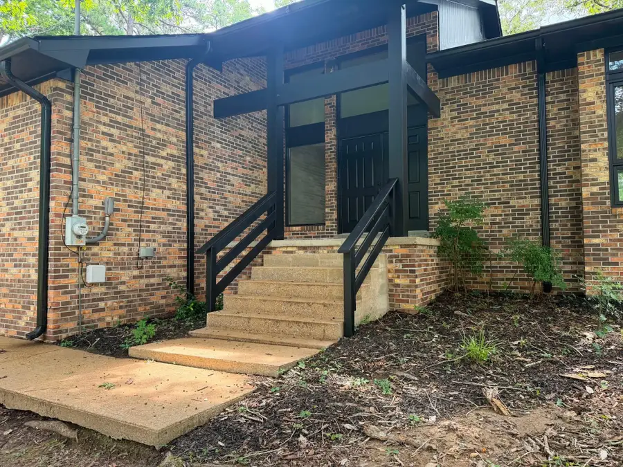 102 Parkwood Ln, Hohenwald, TN 38462 - #2