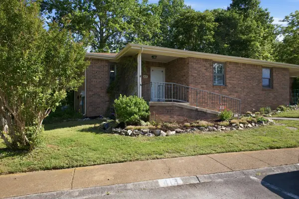 413 Deer Lake Dr, Nashville, TN 37221