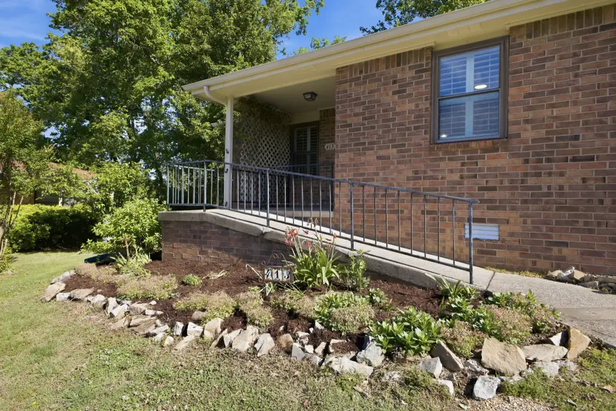 413 Deer Lake Dr, Nashville, TN 37221 - #2