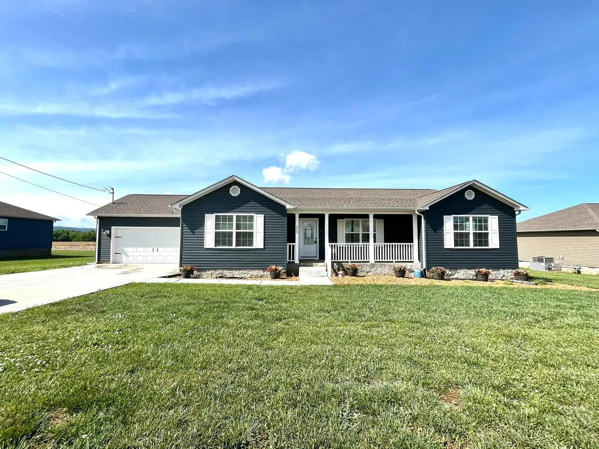 605 Strawberry Dr, Winchester, TN 37398 - #1