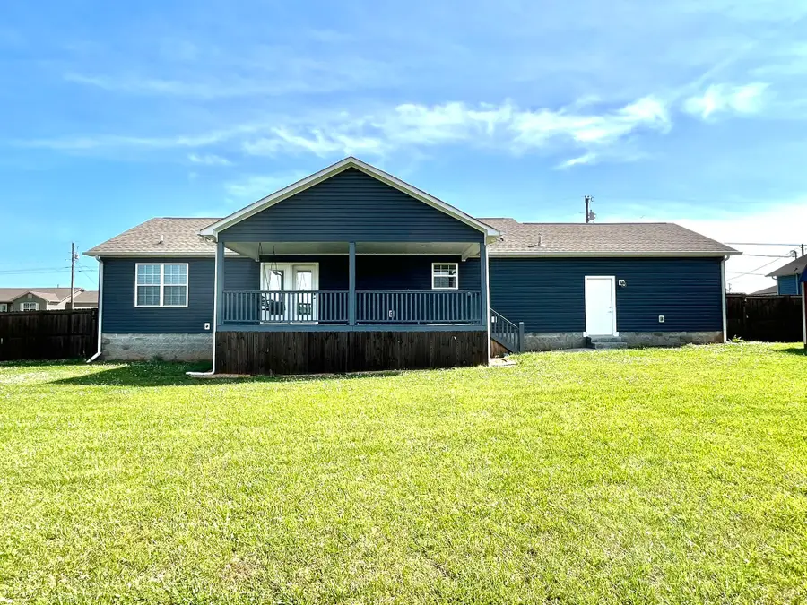 605 Strawberry Dr, Winchester, TN 37398 - #3