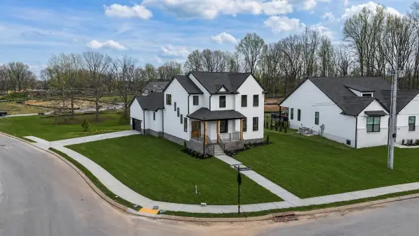 205 Trefethen Dr, White House, TN 37188