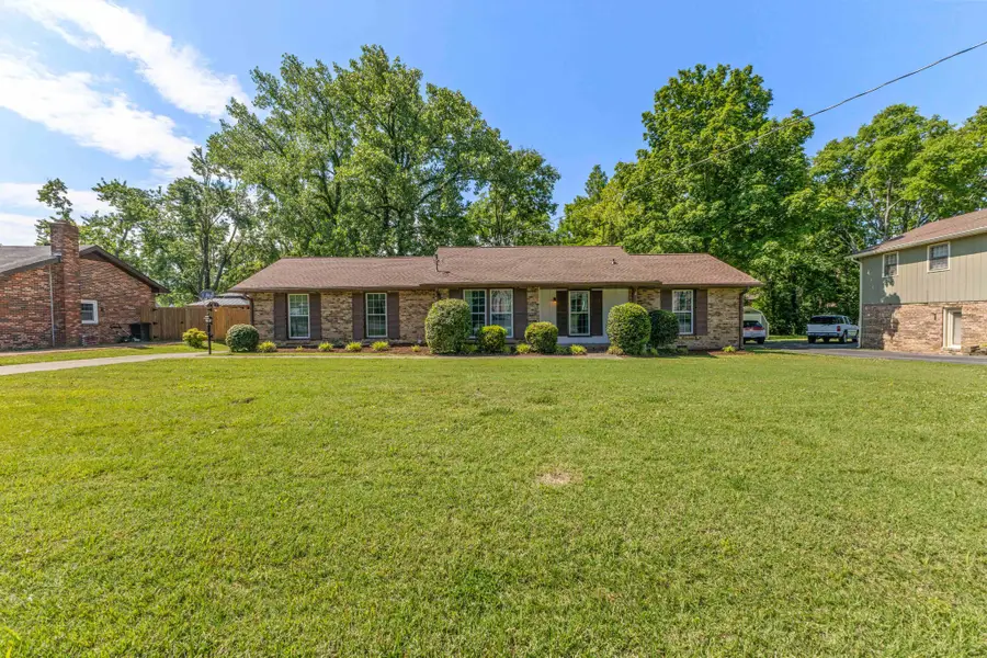 233 Iris Dr, Hendersonville, TN 37075 - #2