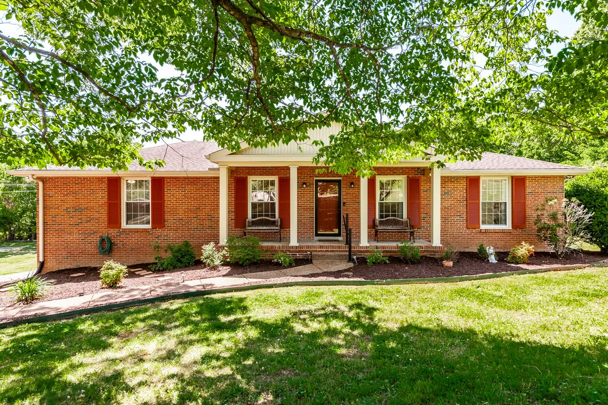 131 Honeysuckle Dr, Hendersonville, TN 37075 - #1