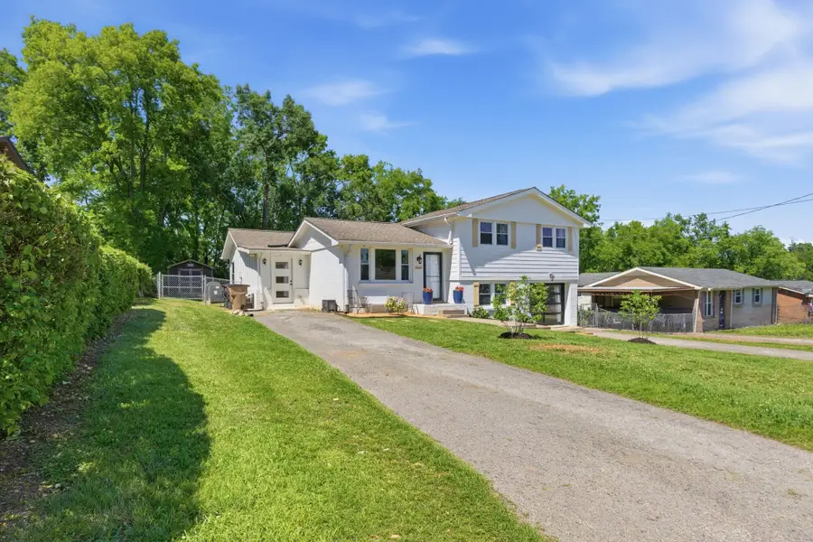 3060 Buenaview Blvd, Nashville, TN 37218 - #2