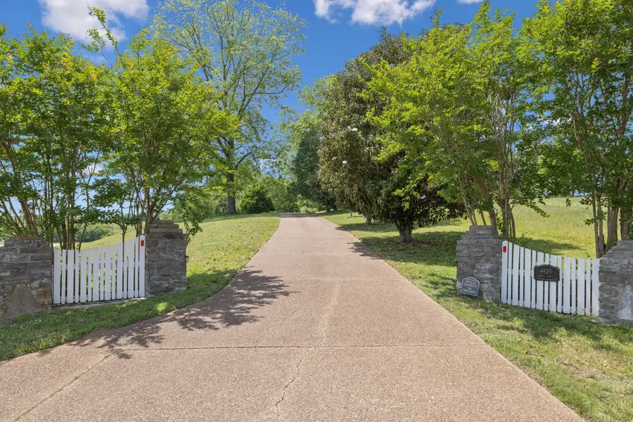 4929 Snow Creek Rd, Santa Fe, TN 38482 - #2