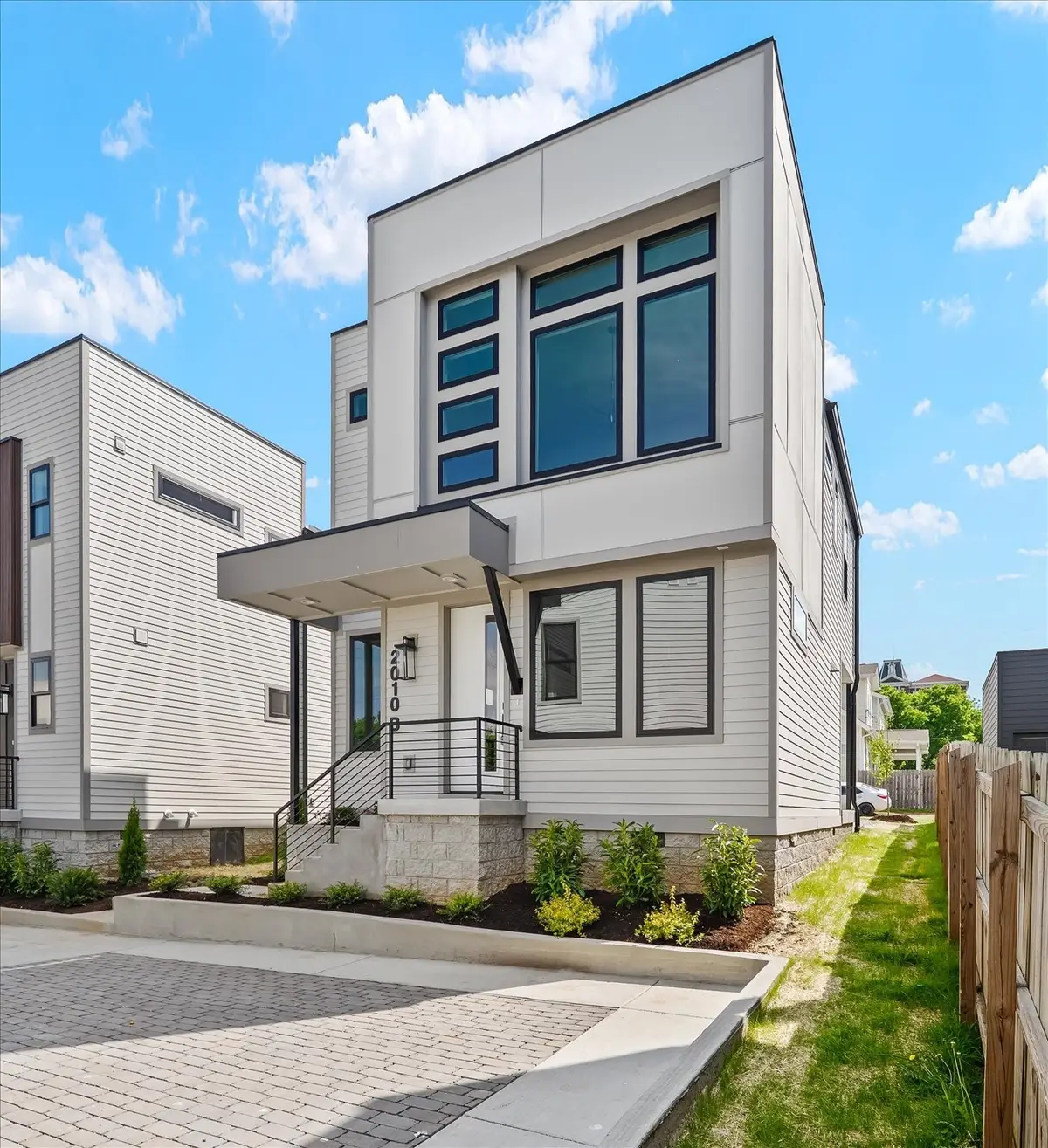 2010 9th Ave N, Nashville, TN 37208 - #1