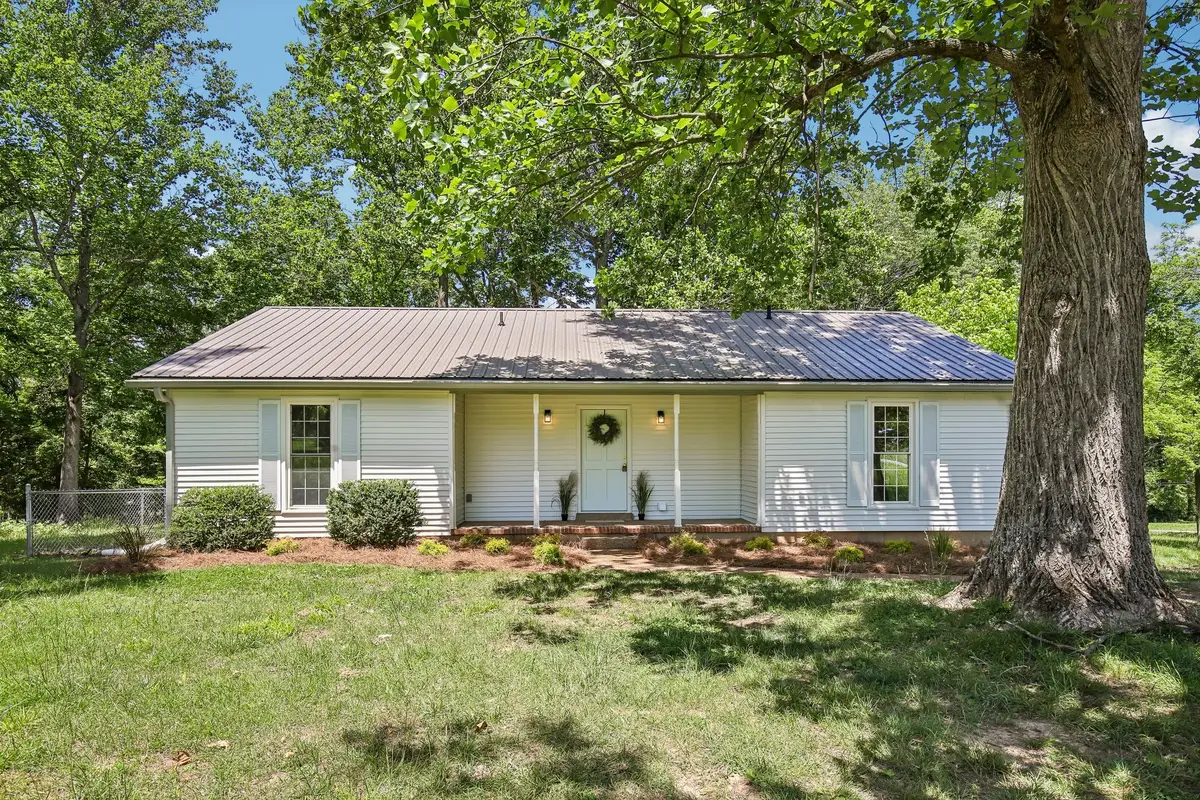 204 Link Rd, Cottontown, TN 37048 - #1