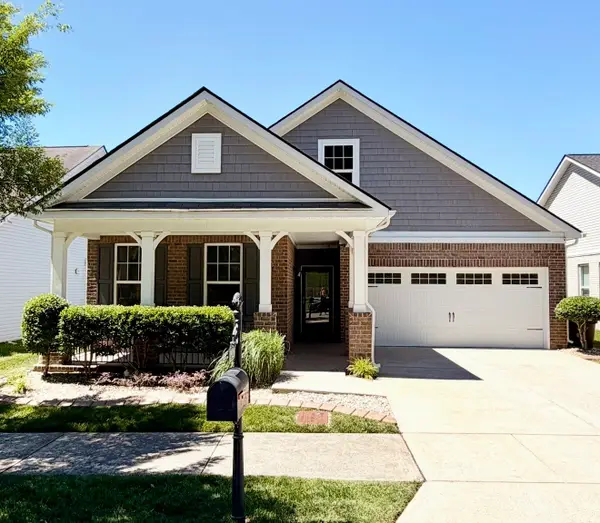 1928 Stonewater Dr, Hermitage, TN 37076