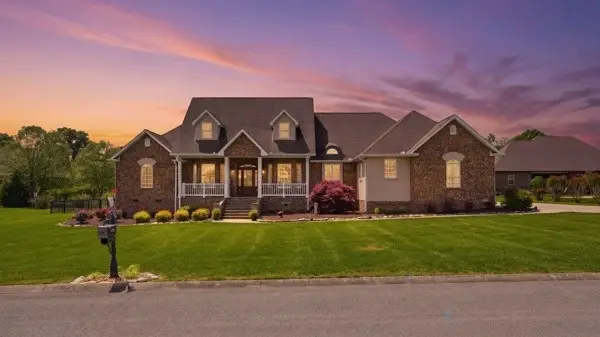 102 Highpoint Blvd, Tullahoma, TN 37388
