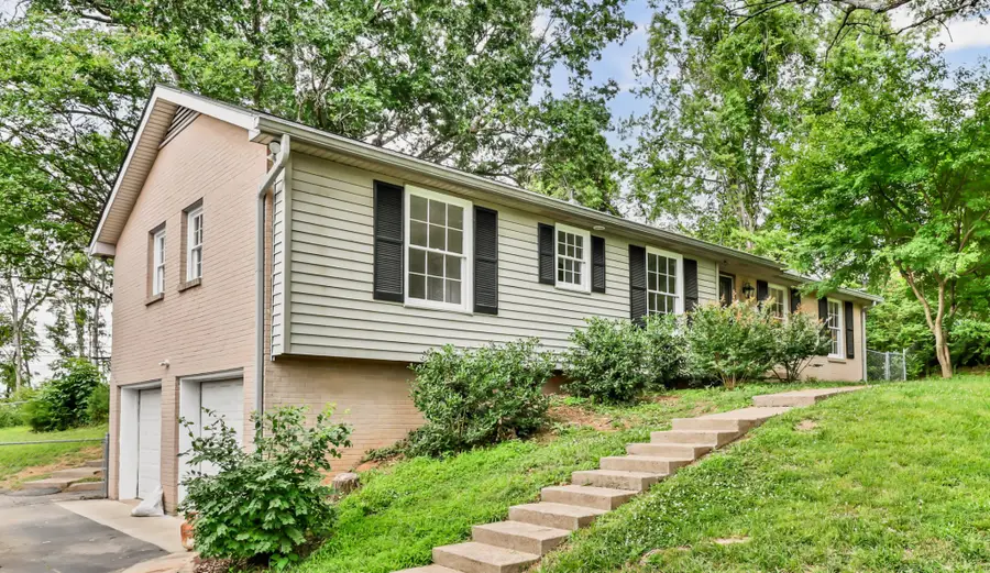 916 Beacon Dr, Clarksville, TN 37043 - #3