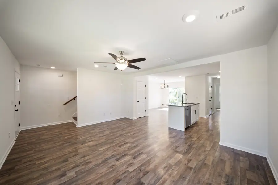 704 Perry Dr, Springfield, TN 37172 - #3