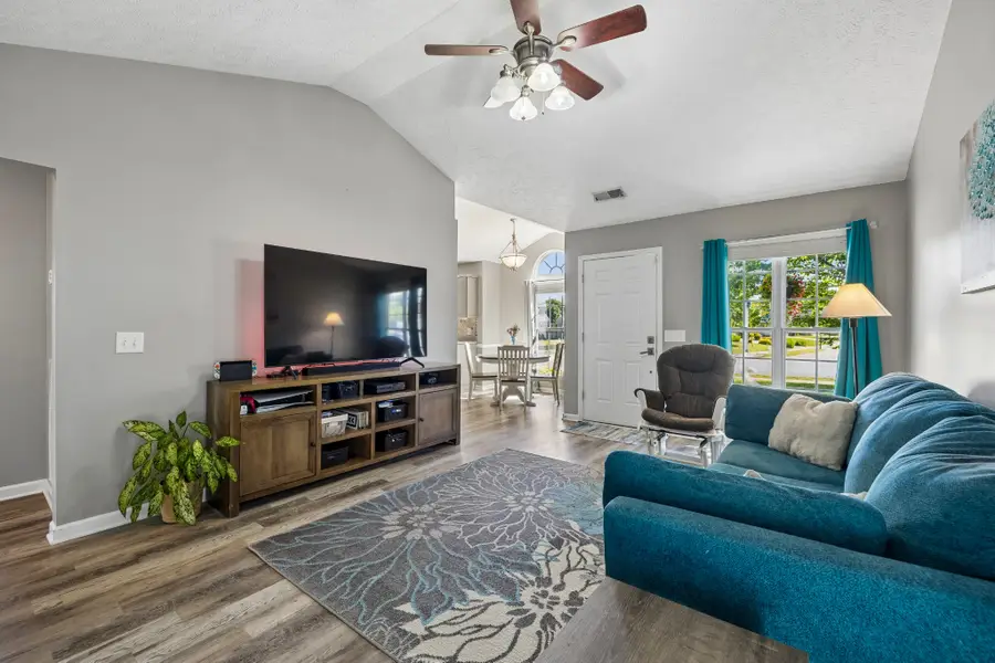 813 Magnolia Blvd, White House, TN 37188 - #3
