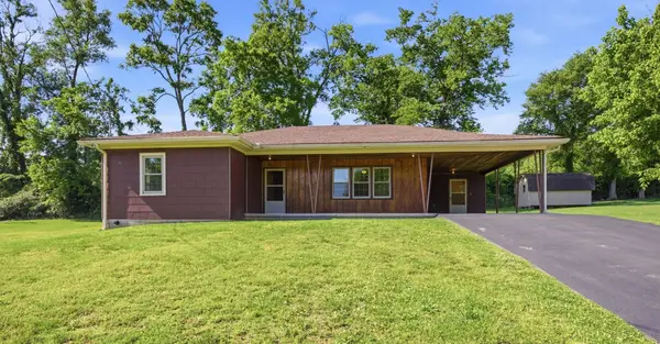 131 Greenwood Acres Dr, Columbia, TN 38401