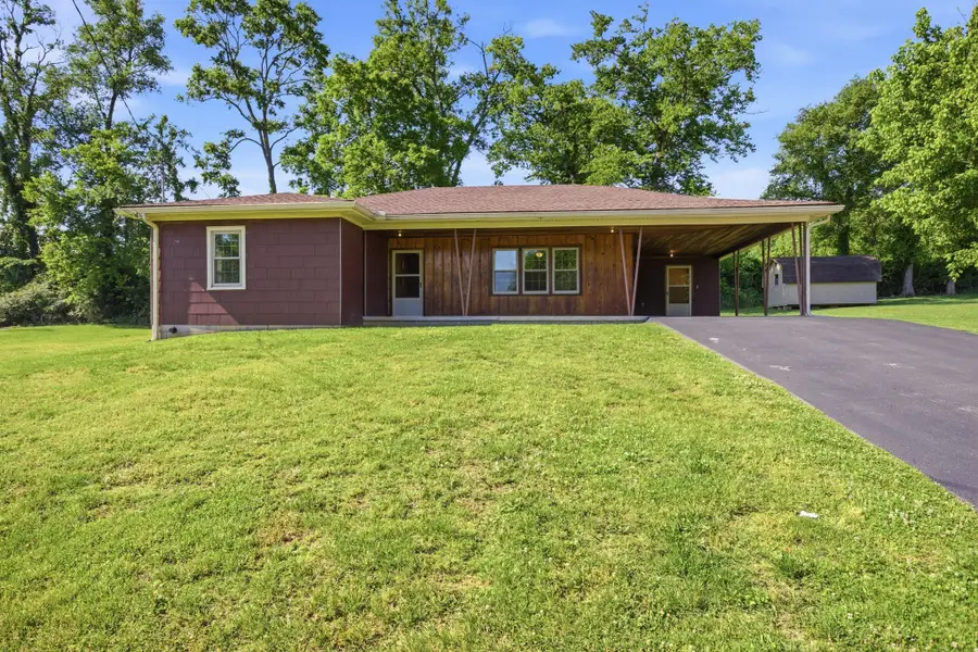131 Greenwood Acres Dr, Columbia, TN 38401 - #2