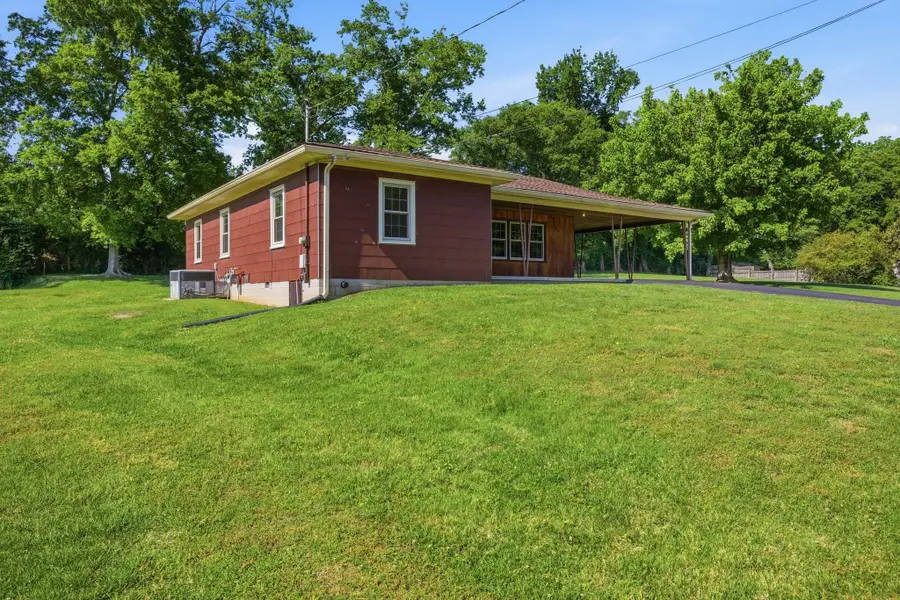 131 Greenwood Acres Dr, Columbia, TN 38401 - #3