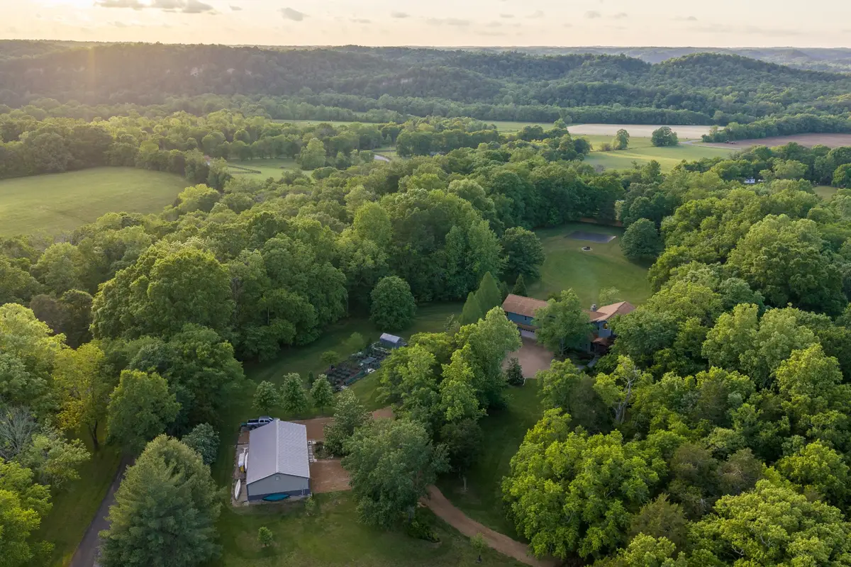 1098 Fred Gibbs Rd, White Bluff, TN 37187 - #1