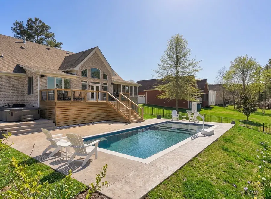 524 Country Club Dr, Dickson, TN 37055 - #2