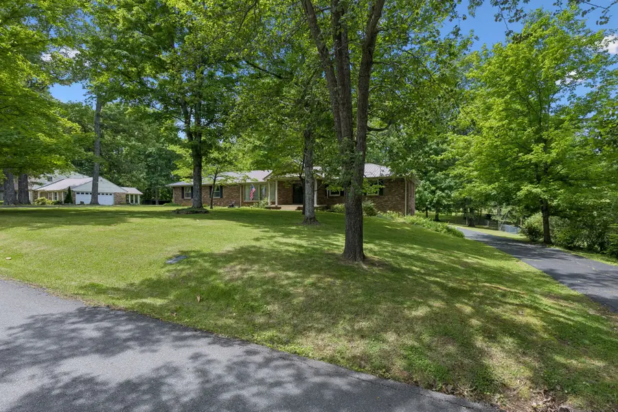 1018 Woodmont Dr, Dickson, TN 37055 - #2