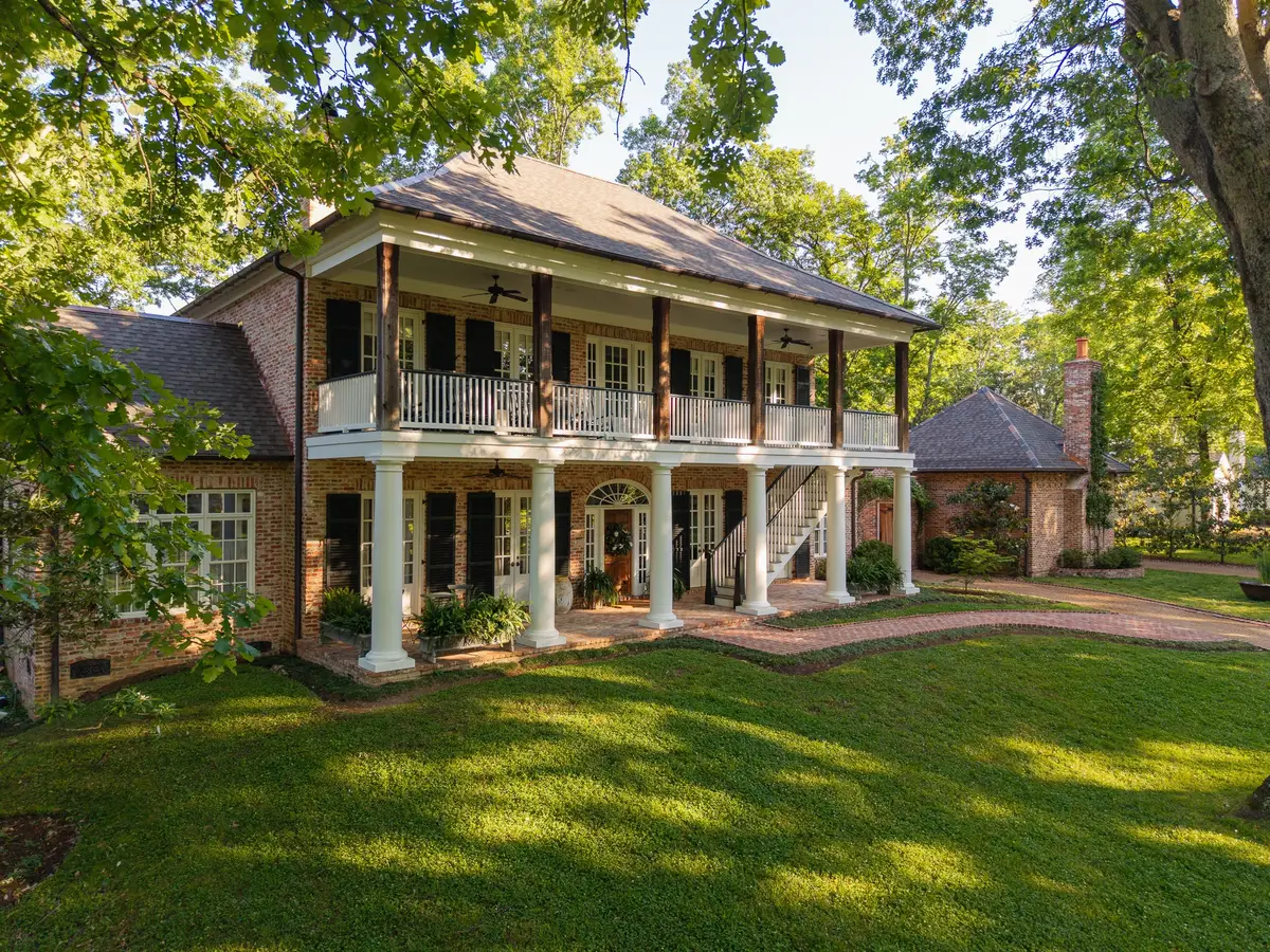 6108 Robin Hill Rd, Nashville, TN 37205 - #1