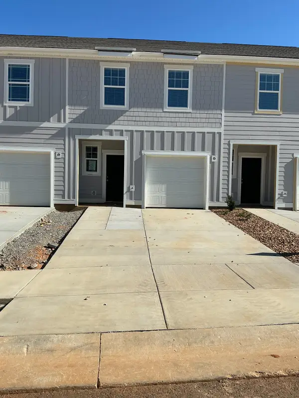 220 Darlington Dr, Dickson, TN 37055