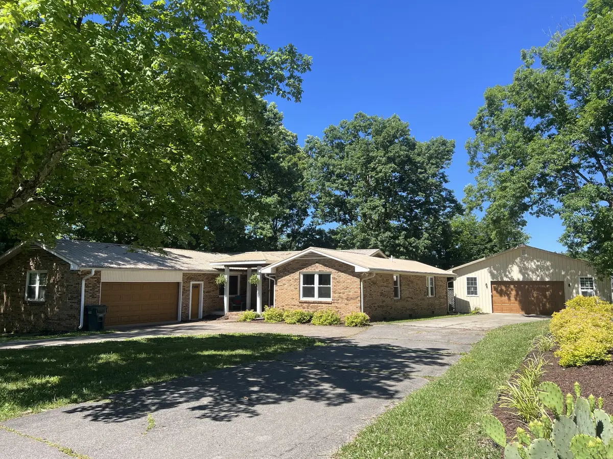 104 Southwood Dr, Dickson, TN 37055 - #1