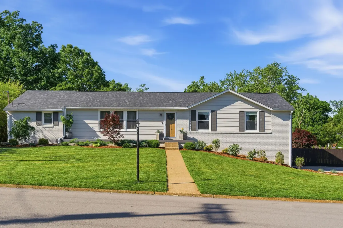6305 Saint Henry Dr, Nashville, TN 37205 - #1