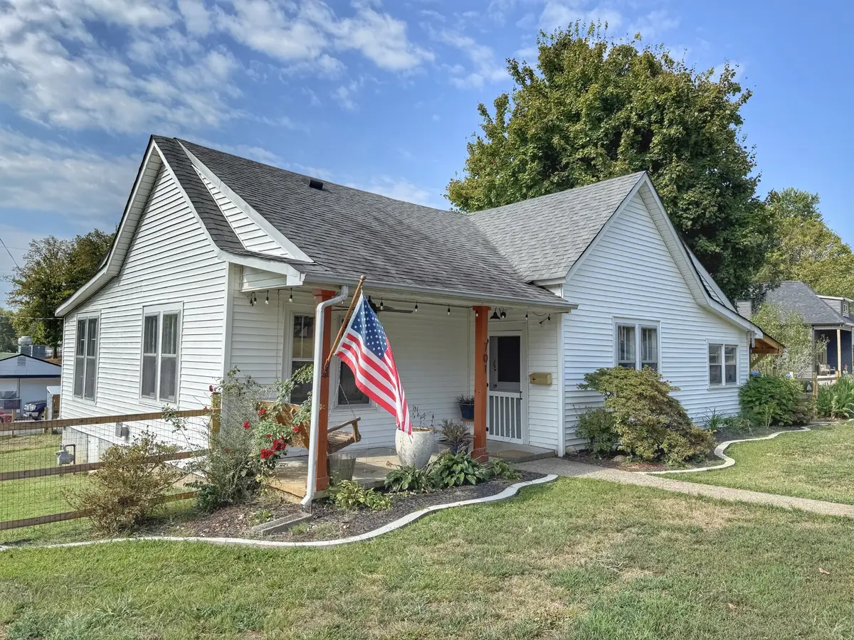 701 W 5th Street, Dickson, TN 37055 - #1