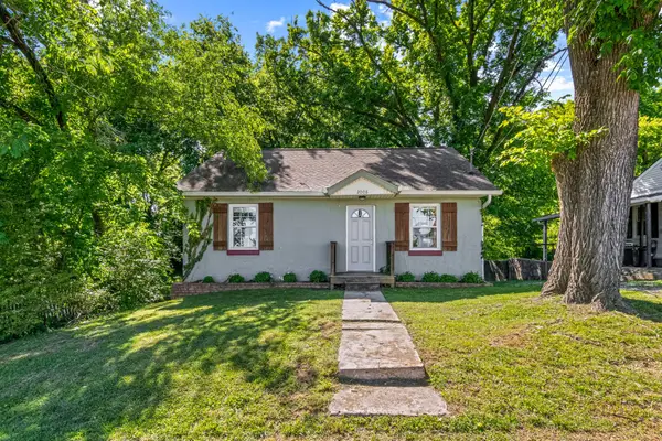 2008 Thomas Ave, Columbia, TN 38401