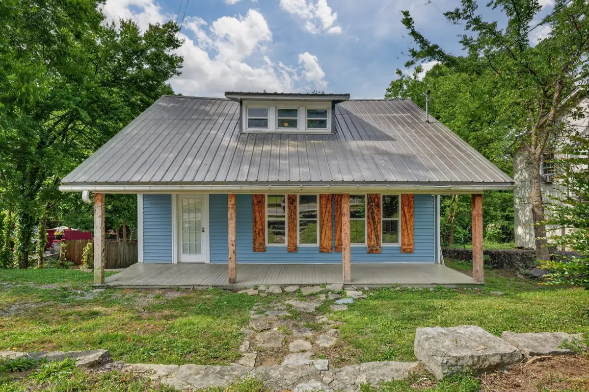408 Washington St W, Fayetteville, TN 37334 - #1