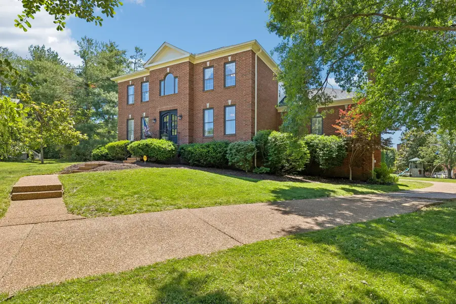 911 Riverbend Rd, Nashville, TN 37221 - #2