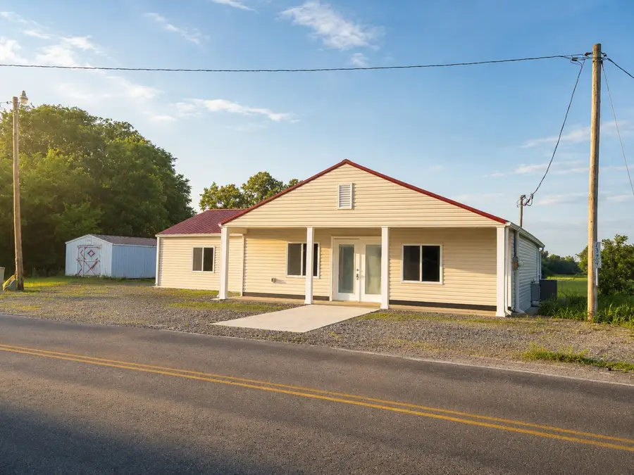 1374 Stroudsville Rd N, Adams, TN 37010 - #2