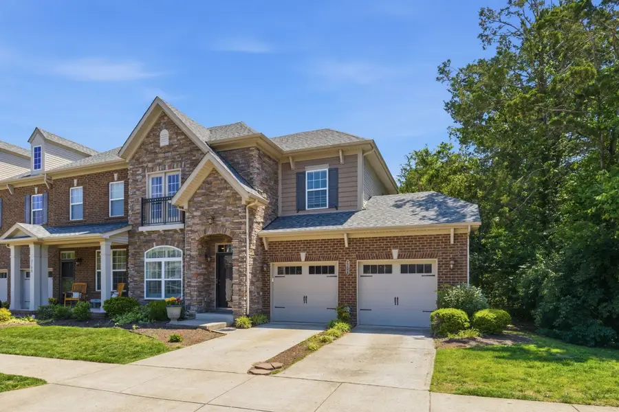 2106 Traemoor Village Ct, Nashville, TN 37209 - #2
