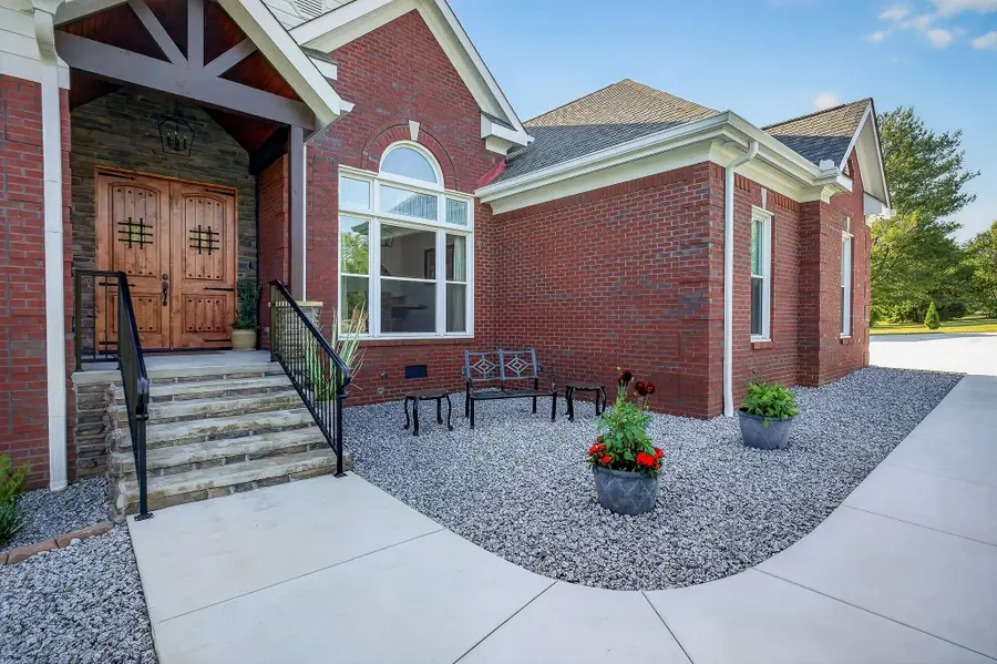256 Kings Pointe Ln, McMinnville, TN 37110 - #2